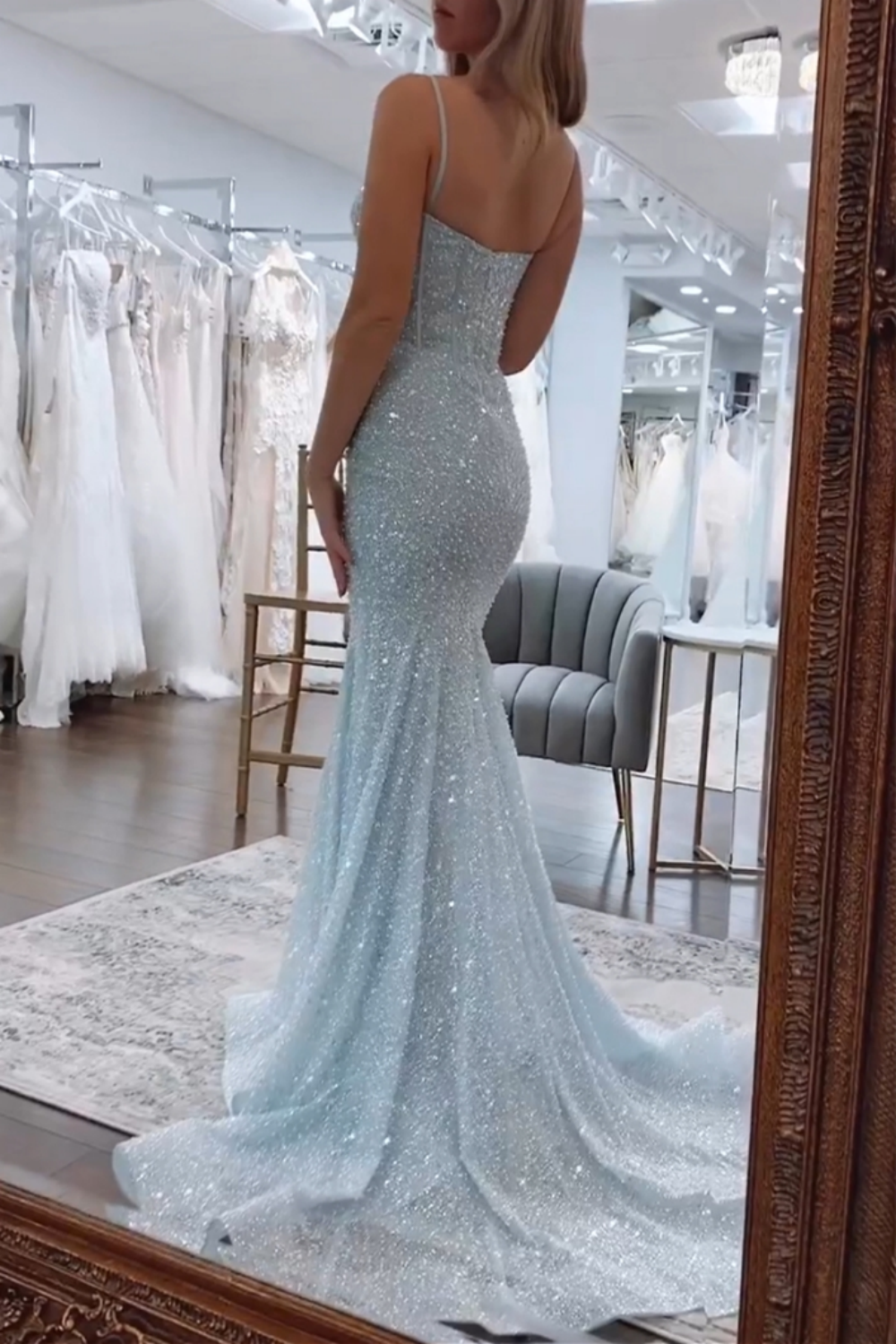 Vestido de fiesta largo con cuentas y tirantes finos de sirena azul claro brillante de Weitese
